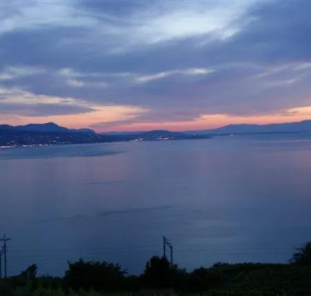 לינה וארוחת בוקר Lavaux